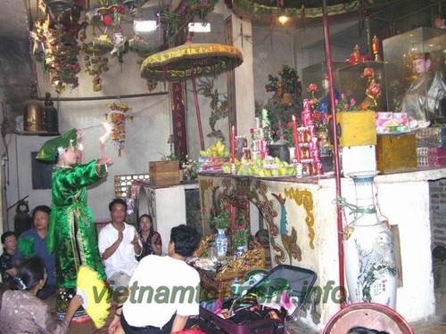 Lên Đồng or “Going into a trance” Ritual - ảnh 2